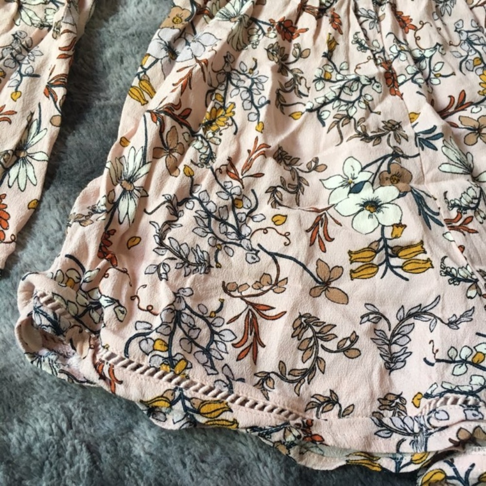 ❌SOLD❌ASTR Floral Bell Sleeve Romper - Picture 2 of 8